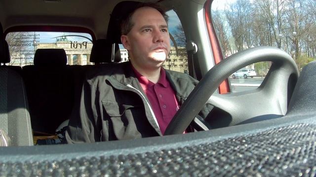 Obzor TiVi: одинокий сэндвич у Бранденбургских Ворот и немного слов... смотреть онлайн