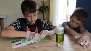 Опыт,,Светофор в пробирке"