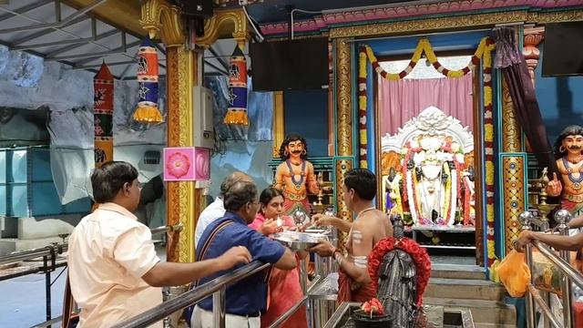 Пещеры Бату в Куала Лумпуре смотреть онлайн