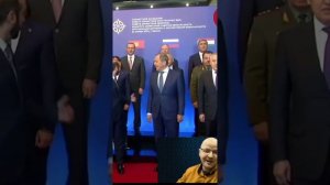 Грустная лошадь лавров хамит репортёрам на саммите ОДКБ