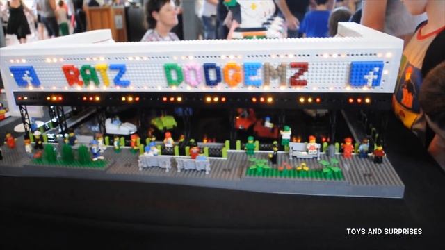 Потрясающая Выставка Лего про машинки самолеты роботы Бэтмен смотреть онлайн