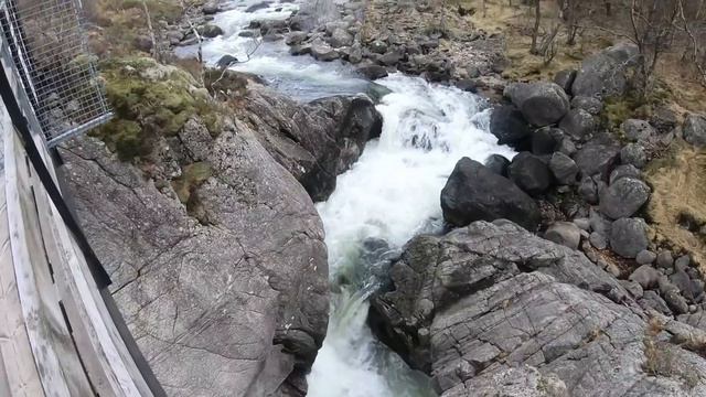 Как русские живут в Норвегии, 9- по величине водопад в Норвегии 92 м.Бесплатный кемпинг, Рыбалка