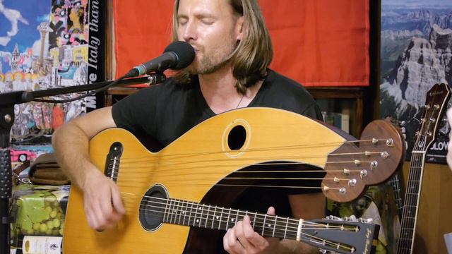 Александр Самодум — арфогитара, горловое пение смотреть онлайн