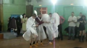 На свадьбе. "Танец маленьких лебедей"