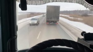 Дальнобойщик на Мазе полуприцеп потерял !