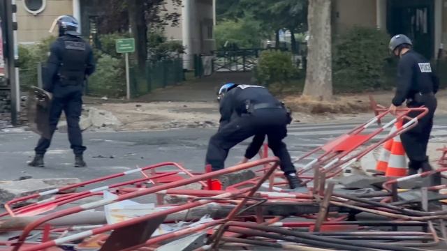 Violences urbaines à Nanterre après la mort de Nahel (27/28 juin 2023, Nanterre, France) [4K] смотреть онлайн