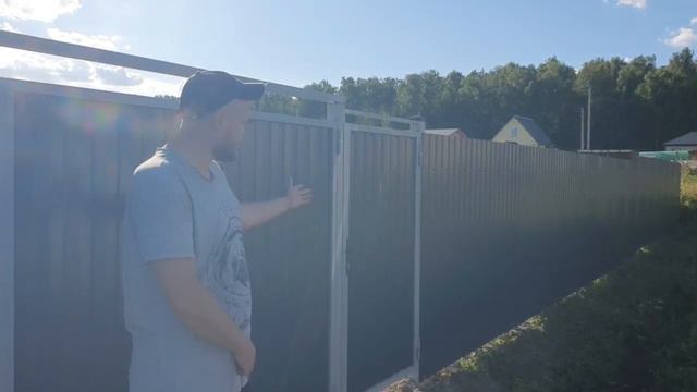 Видеоотзыв об установке забора из профнастила за день