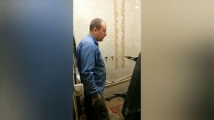 Возможно ли установить чугунную ванну 100 кг. одному в 50 лет?  Смотрите обязательно это видео!!!!