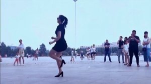 Ахан Отыншиев -  Шудын бойында - (   Шафл  на каблуках  танцует  китаянка Цинцин  замечательно  ..)