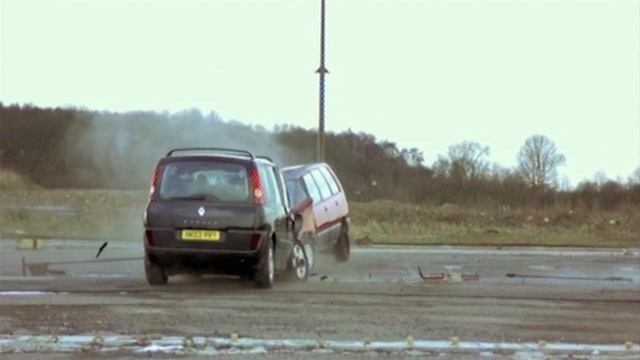 Head On People Carrier Crash Test #TBT - Fifth Gear смотреть онлайн