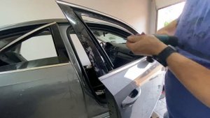 Как снять верхний молдинг уплотнитель Фольксваген пассат б7