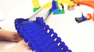 Видео для детей / мультики про машинки Гибкий трек / LEGO duplo  / car star / Вспыш / mister Samuil