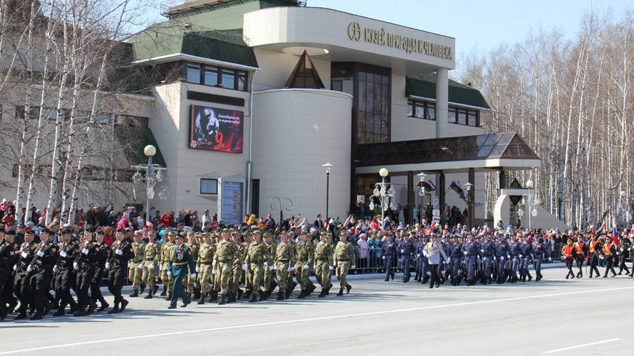 В центре Ханты-Мансийска проходят репетиции парада Победы