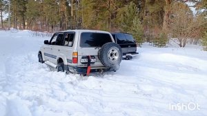 Как едет по глубокому снегу Тойота Ленд Круизер 80 4,5