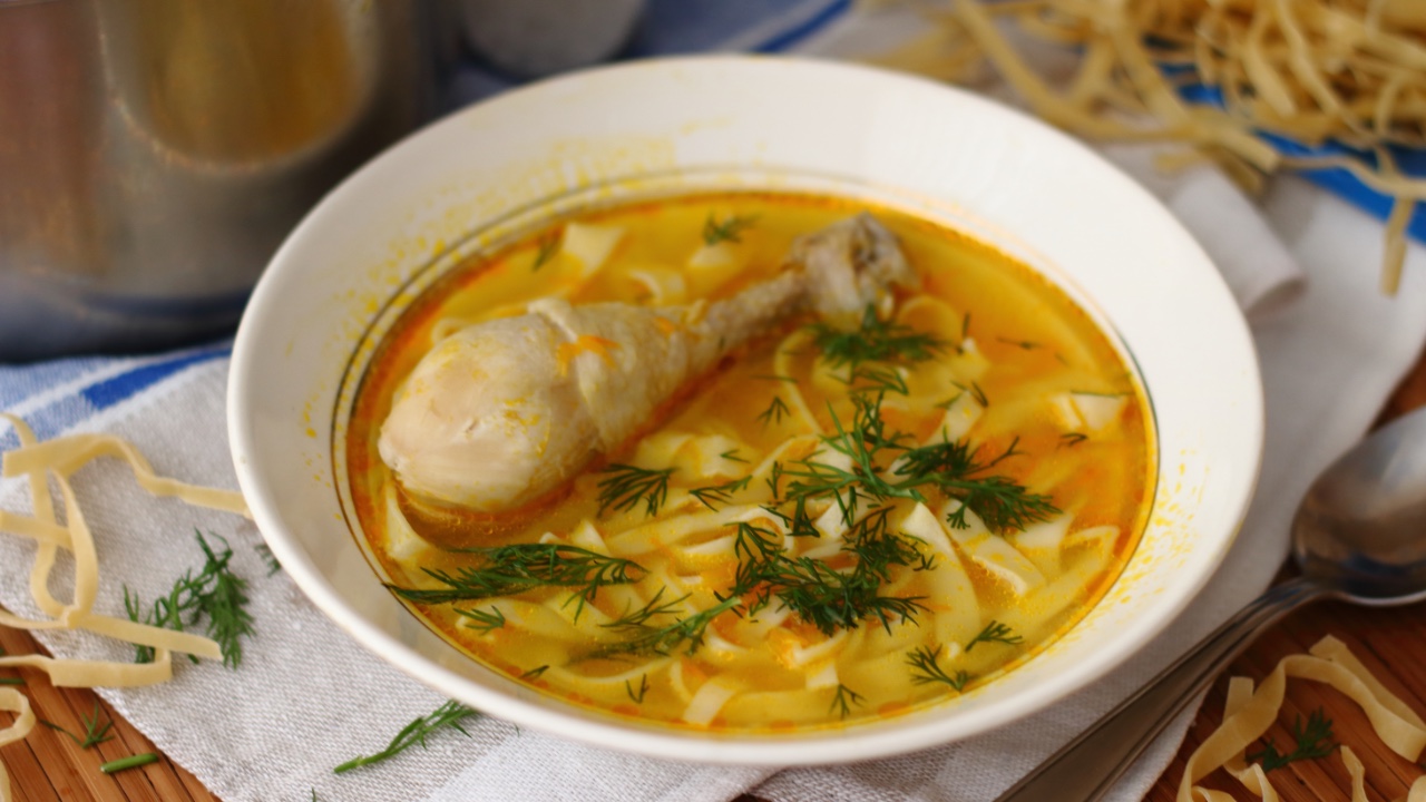 Башкирский суп «Тукмас». Рецепт наваристого куриного супа с лапшой и овощами.