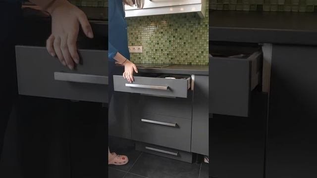 Кухня на заказ вся правда о кухне из пластика от компании круглый шкаф