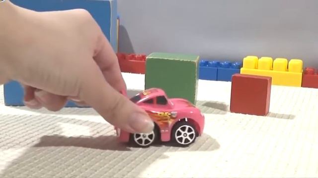 Машинки учат цвета и фигуры Разваивающее видео смотреть онлайн