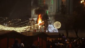 Какой год такая и елка) Зажгли елку в буквальном смысле. День святого Николая в Киеве