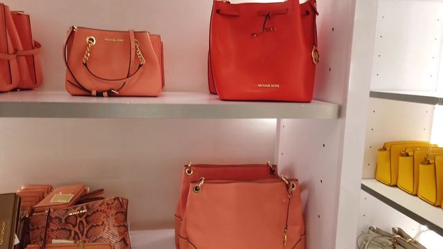 MICHAEL KORS Outlet Shopping 2020 *Up To 75% OFF Sale | Shop With Me смотреть онлайн