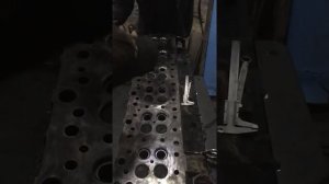 Установка сёдел клапанов на ГБЦ двигателя D12A Volvo FH