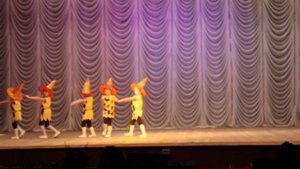 Коллектив "Капельки". Танец "Барабашка". Менделеево 29.11.2014