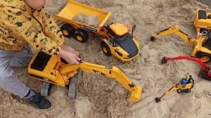 Bruder toys for kids JCB 5CX backhoe, excavator Volvo Dumper A60H digging at construction site!