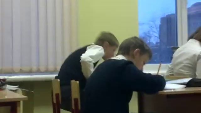 в мальчика кинули замазку смотреть онлайн