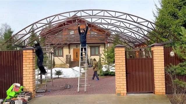 Заменили навес из поликарбоната на другой