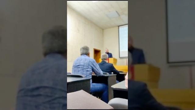 ?♂️Теплотраса СТЭС которую я житель утепляю каждый год фуфайками, коврами.Лишь бы не перемерзла?♂