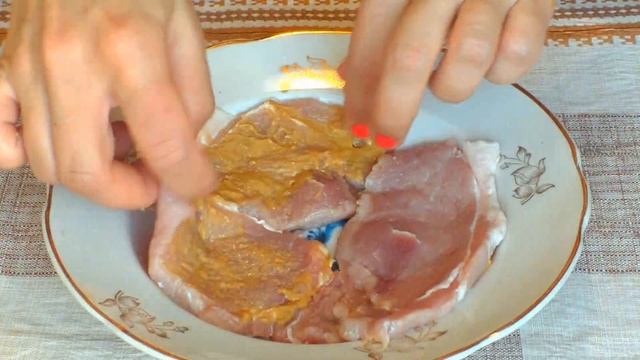 Мясо стейк на сковороде. Готовить просто очень вкусное жареное мясо.