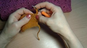 Обвязка края изделия перекрученными столбиками.