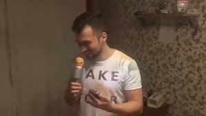 Караоке микрофон со стерео-колонками и подключением по Bluetooth к смартфону.