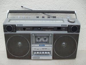 HITACHI TRK - 8270W HiFi STEREO RADIO RECORDER GHETTOBLASTER-1980 год -ЯПОНИЯ