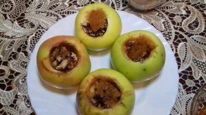 Яблоки запеченные в микроволновке .С медом орехами и корицей за три минуты