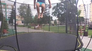 Смешные прыжки на батуте. Лето. Балаково