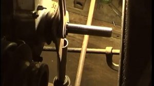 Самоделкин со стажем. Как приподнять двигатель ГАЗ-24 для снятия поддона картера.