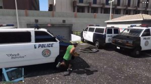 ГАНГСТЕР УГНАЛ БАЙК СО ШТРАФСТОЯНКИ!! КОПЫ В ШОКЕ! - GTA 5 РЕАЛЬНАЯ ЖИЗНЬ (ГТА 5 МОДЫ)