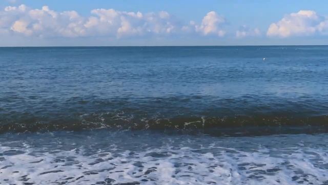 Приятные и красивые волны моря! смотреть онлайн