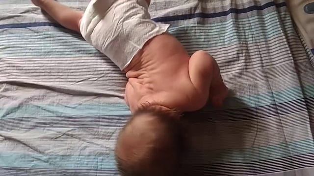 Младенец перевернулся на спину в 9 дней смотреть онлайн