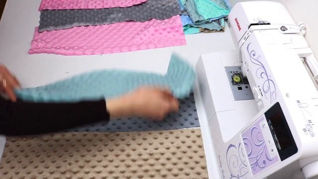 Из ОСТАТКОВ и ОБРЕЗКОВ ткани СШИЛА очень теплую и уютную нору для кошки - DIY