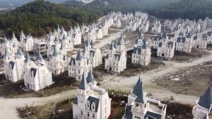 Проник в город призрак Турции. Сотни заброшенных замков миллионеров.