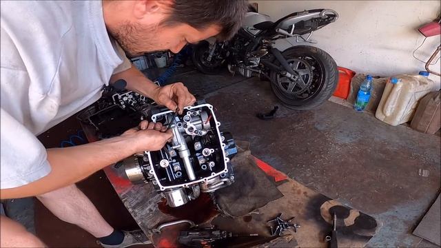 Как достать КОЛЕНВАЛ или мини Мануал по Двигателю Triumph Street Triple Daytona 675