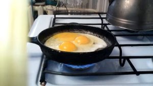 Как приготовить яичницу в домашних условиях