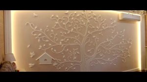 Барельеф на стене, дерево с птичками из гипса
