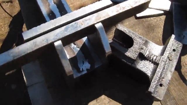 ТИСКИ 2 (Восстановление чугунных тисков ЗУБР-100, своими руками) смотреть онлайн