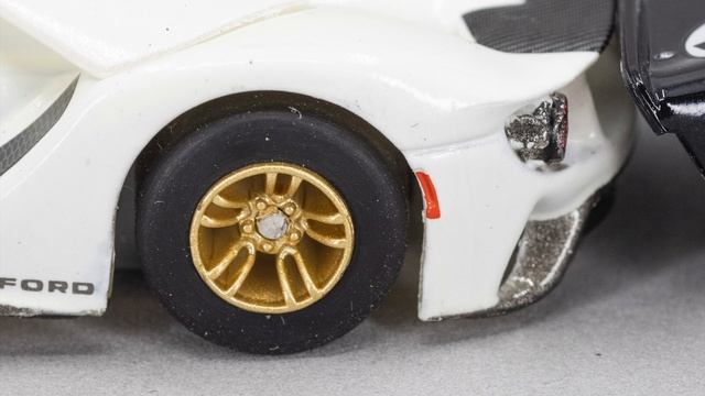 AFX Ford GT40 MkII and New Ford GT Heritage Edition HO Slot Car Review смотреть онлайн