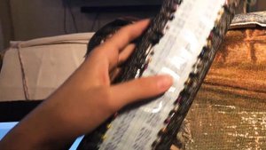 Вышивка многоцветки тысячника на диване. Огромный ниточный органайзер