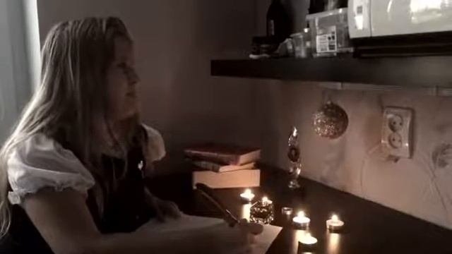 Девочка читает стихотворение Пушкина А.С. «Няне»