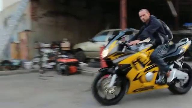 Клиент из г. Азова забирает Honda CBR 600 F 3. Без пробега по России. WWW.MOTOBAZA.BIZ