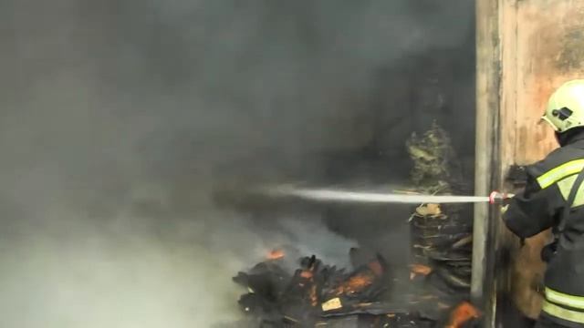 Пожар в столярном цехе (Челябинск) 12.12.2017 г. смотреть онлайн